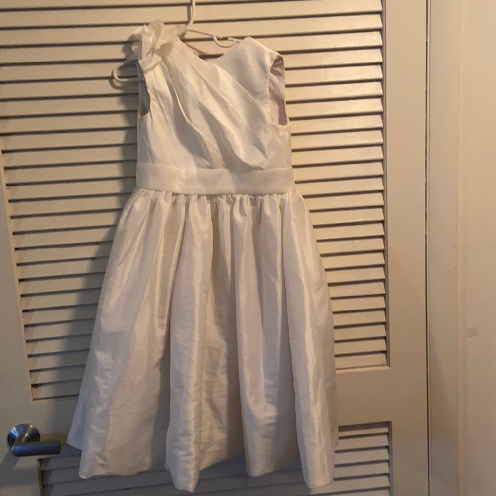White wedding dress for the pretty flower girl